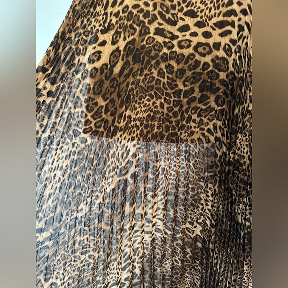 Leopard Print Pleated Chiffon Flowy Maxi Skirt with Sheer Overlay Size Small NWT - Picture 3 of 10
